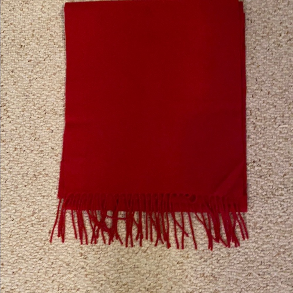 Red cashmere 🧣 scarf!